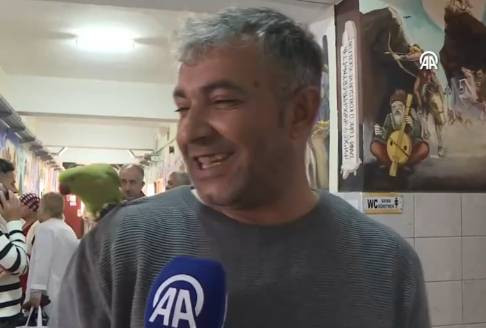 Seçime ilginç kostümlerle gidip oy kullandılar - Resim: 6