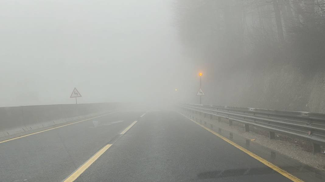 Bolu'da sis. Gözler 5 metre sonrasını görmüyor - Resim: 4