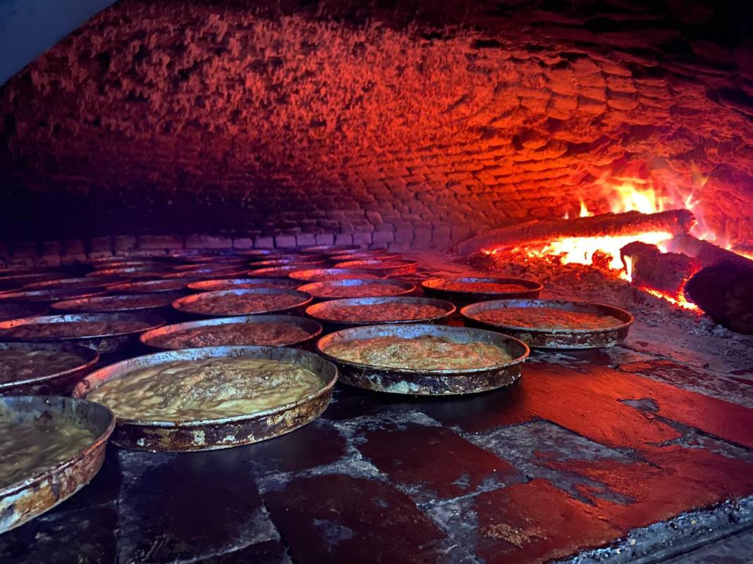 Ramazan pidesinin içine kattı tanesini 80 TL'den satıyor. Kapısında kuyruk oluyorlar - Resim: 7