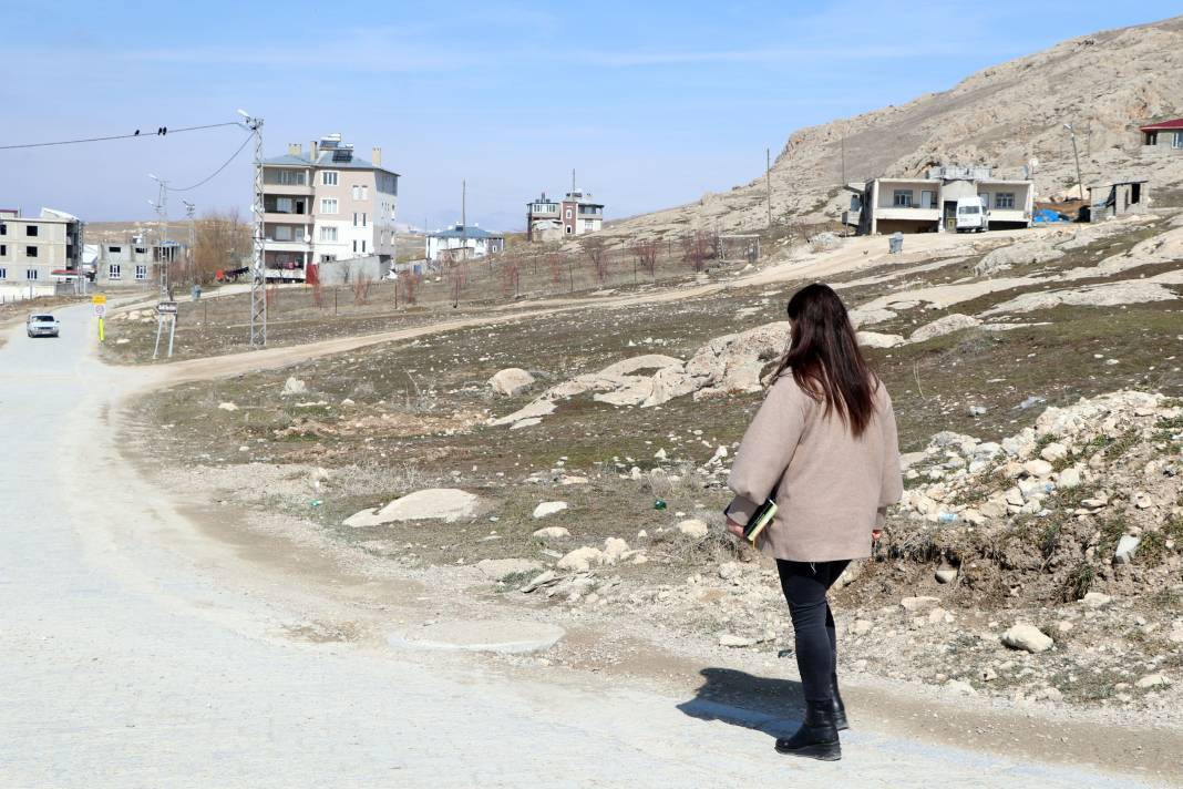 Mahallenin ilk kadın muhtar adayı 22 erkek adaya karşı yarışacak - Resim: 1