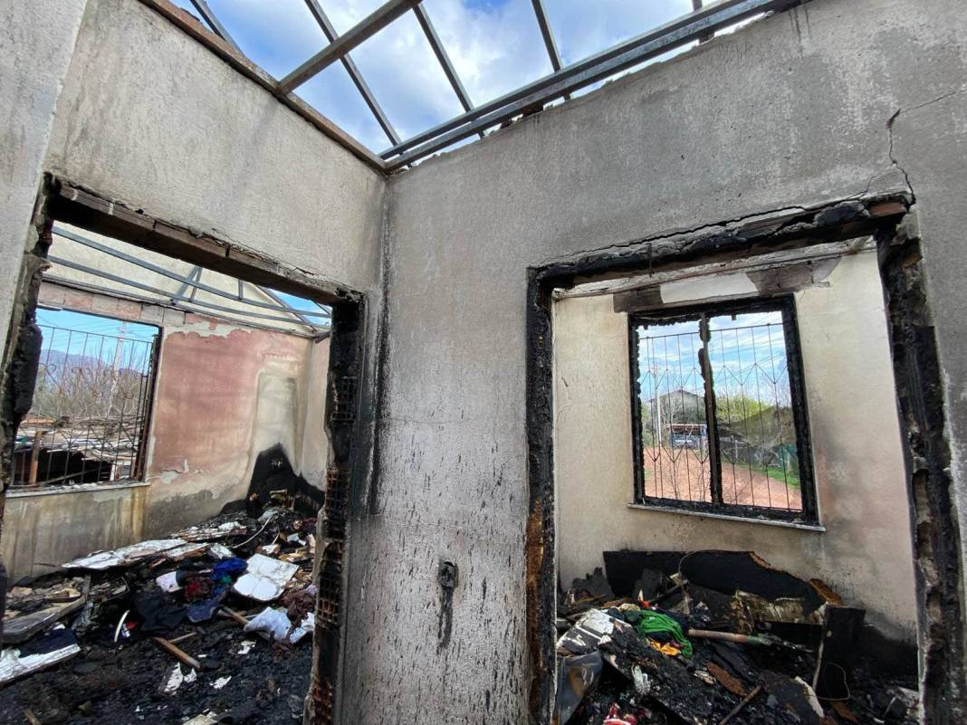 Küle dönen evden ikizlerini kurtardı. Yanan kuşunu görünce gözyaşı döktü - Resim: 4