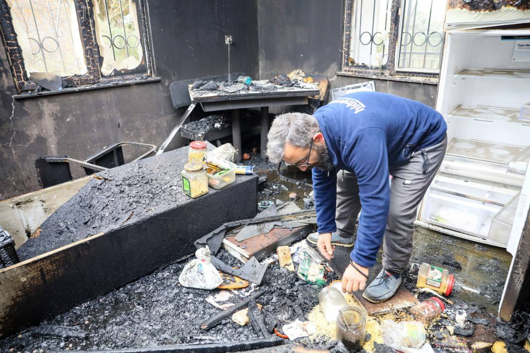 Küle dönen evden ikizlerini kurtardı. Yanan kuşunu görünce gözyaşı döktü - Resim: 1