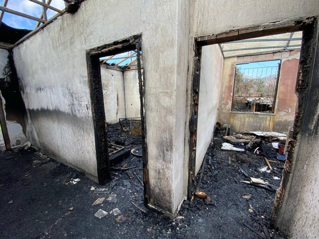 Küle dönen evden ikizlerini kurtardı. Yanan kuşunu görünce gözyaşı döktü - Resim: 7