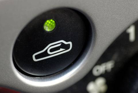 Arabalardaki bu tuş bakın ne işe yarıyormuş. Herkes merak ediyor - Resim: 6