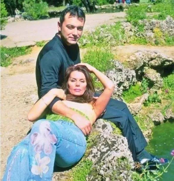 28 yaşındaki kızları Merve güzelliğiyle mest etti. Annesi Serpil Çakmaklı babası Yalçın Dümer... - Resim: 8