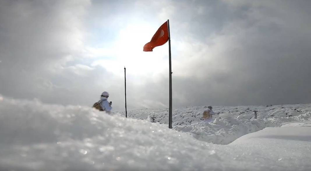 Mehmetçik'in hem karla hem de terörle mücadelesi. MSB klip yayınladı - Resim: 1