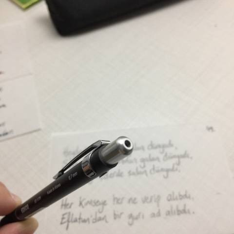 Tükenmez kalem kapağındaki delik bakın ne işe yarıyor ? Aslında hayat kurtarıyormuş.. - Resim: 2