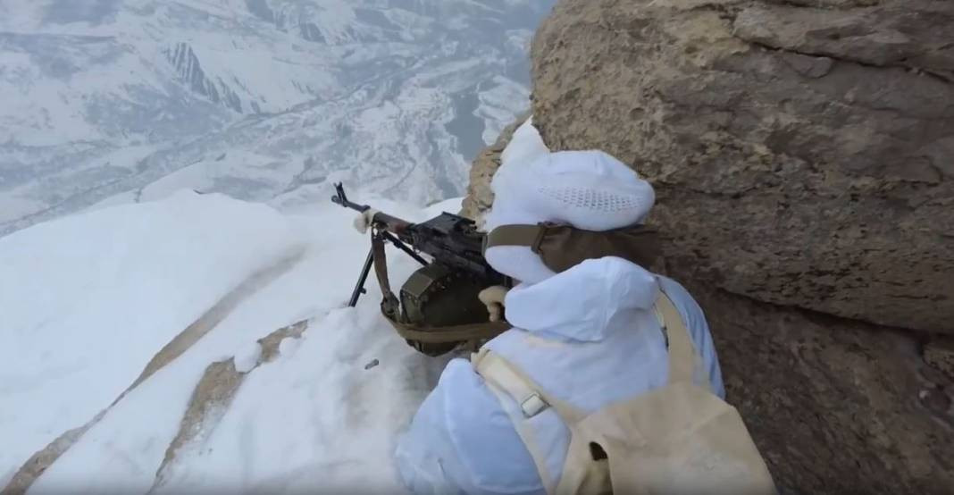 Mehmetçik'in hem karla hem de terörle mücadelesi. MSB klip yayınladı - Resim: 7