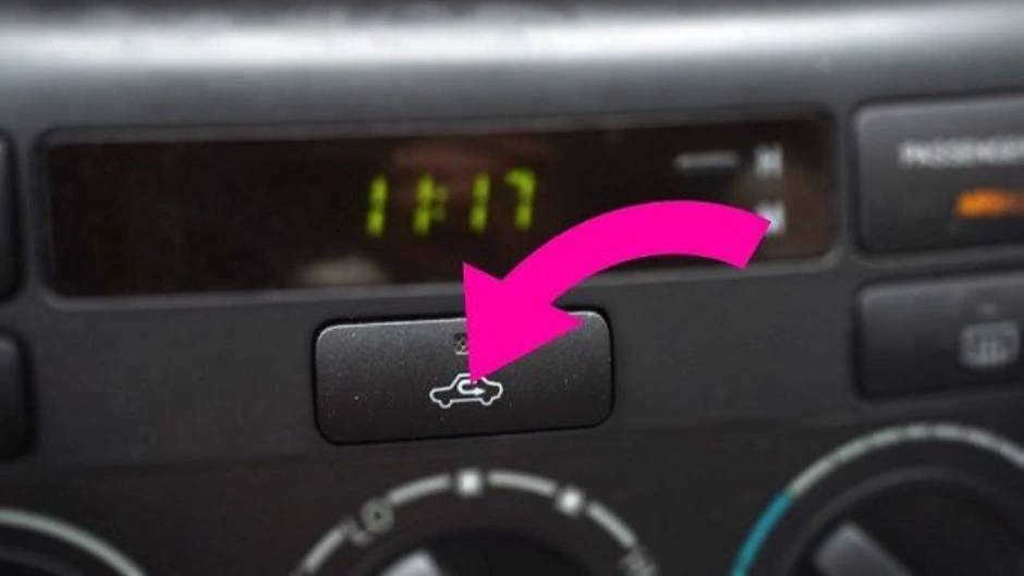 Arabalardaki bu tuş bakın ne işe yarıyormuş. Herkes merak ediyor - Resim: 1