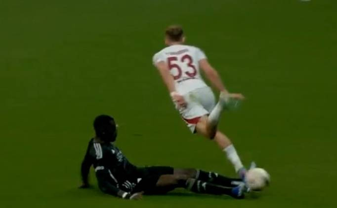 Kırmızı kart çok konuşulmuştu. Beşiktaş Galatasaray derbisinin VAR kayıtları açıklandı - Resim: 4