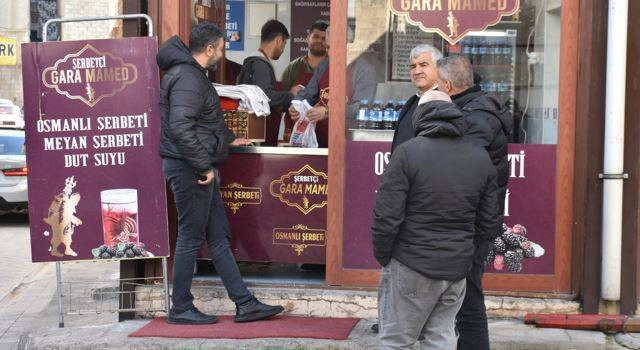 2 litresi 25 TL'den satılıyor. Kapısında kuyruk oluyorlar - Resim: 10