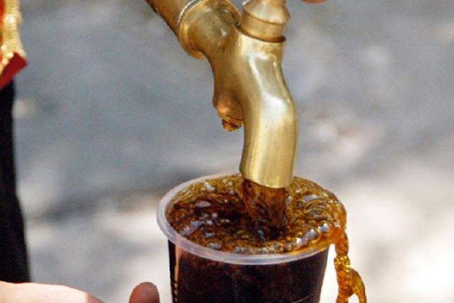 2 litresi 25 TL'den satılıyor. Kapısında kuyruk oluyorlar - Resim: 15