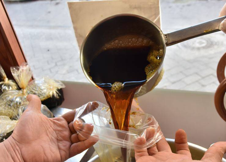 2 litresi 25 TL'den satılıyor. Kapısında kuyruk oluyorlar - Resim: 5