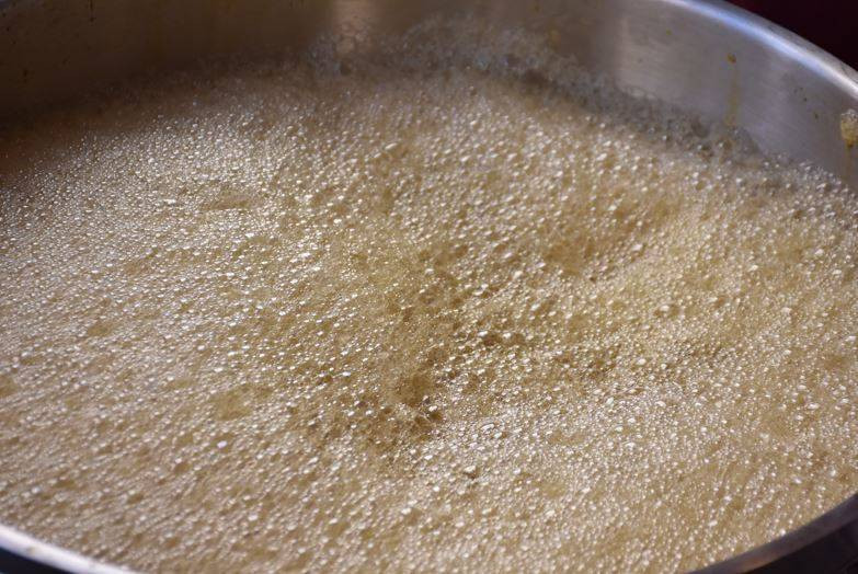 2 litresi 25 TL'den satılıyor. Kapısında kuyruk oluyorlar - Resim: 4