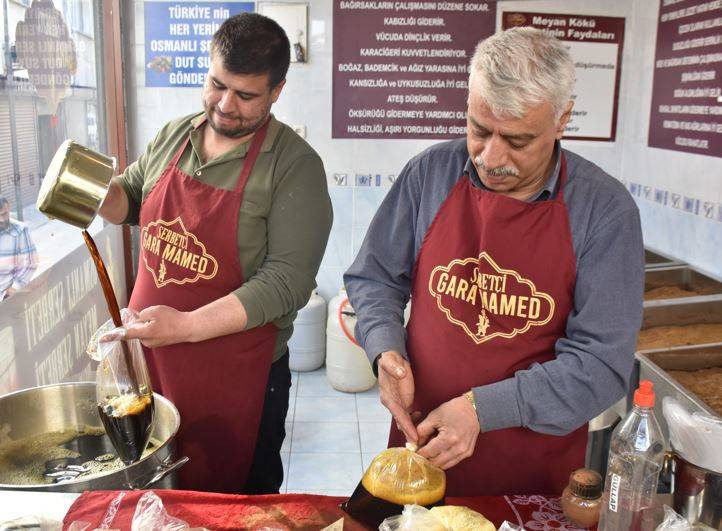 2 litresi 25 TL'den satılıyor. Kapısında kuyruk oluyorlar - Resim: 7