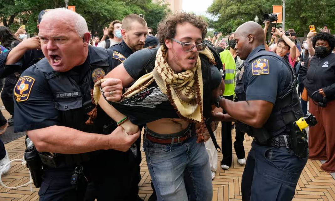 ABD'de işler çığırından çıkıyor. Polis ve asker üniversiteyi bastı. - Resim: 8