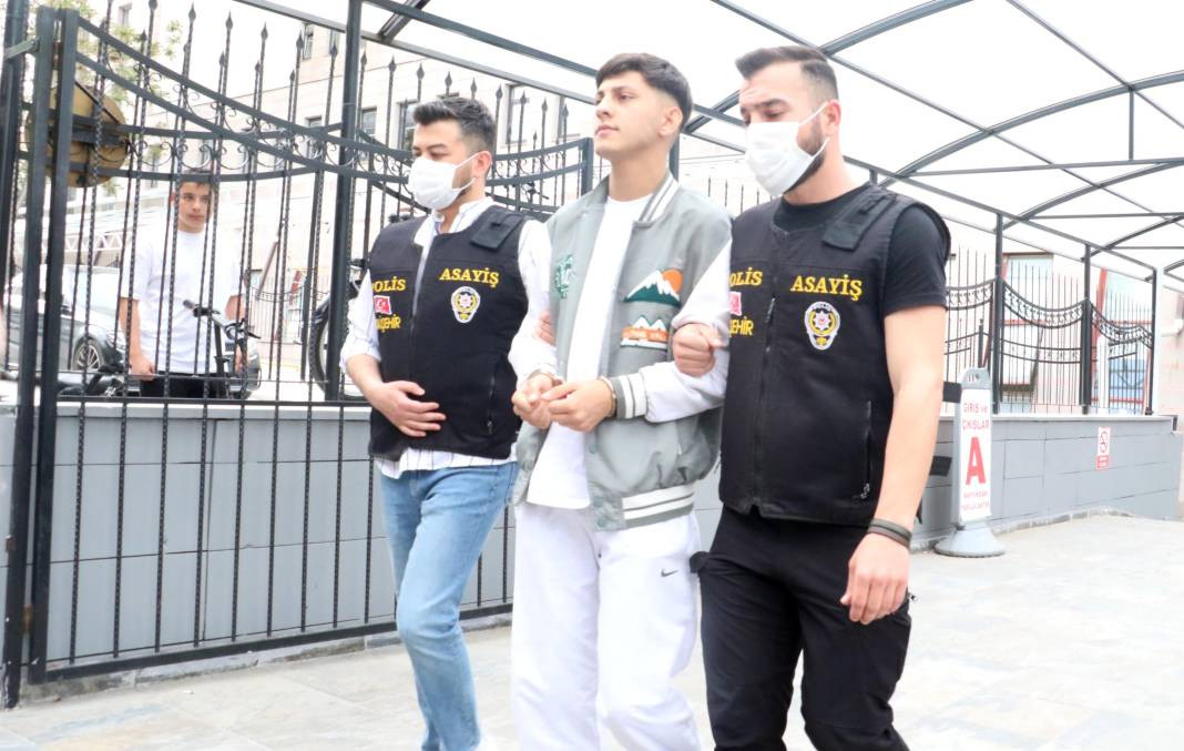 Eşini ve çocuğunu bıçaklayan Afgan’ı yaralayan 2 genç hapse girdi. Adalet ölürse devlet ölür demişler - Resim: 1