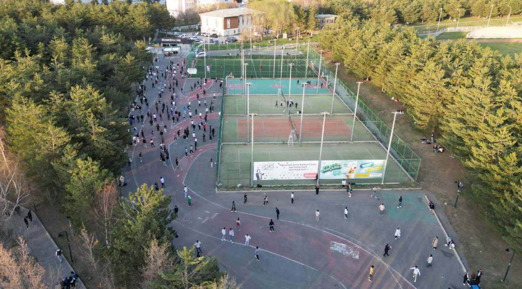 Soğuk iklimiyle bilinen Erzurum yaz gibi bir ilkbahar yaşıyor - Resim: 6