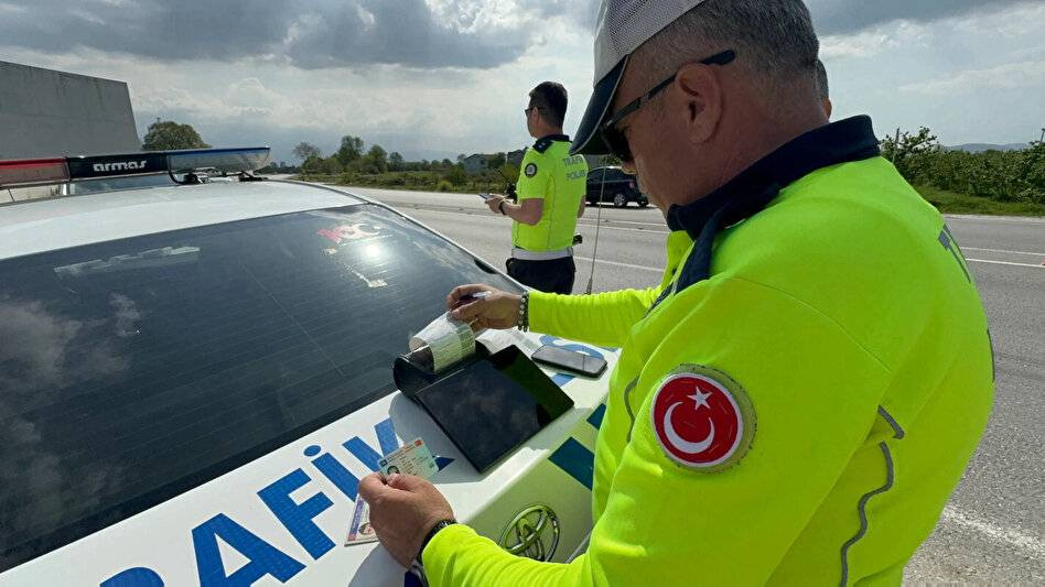Selektörle radar uyarısı yapmak suç mu? Bayramın en tartışmalı konusuydu. Uzman isim açıkladı - Resim: 5