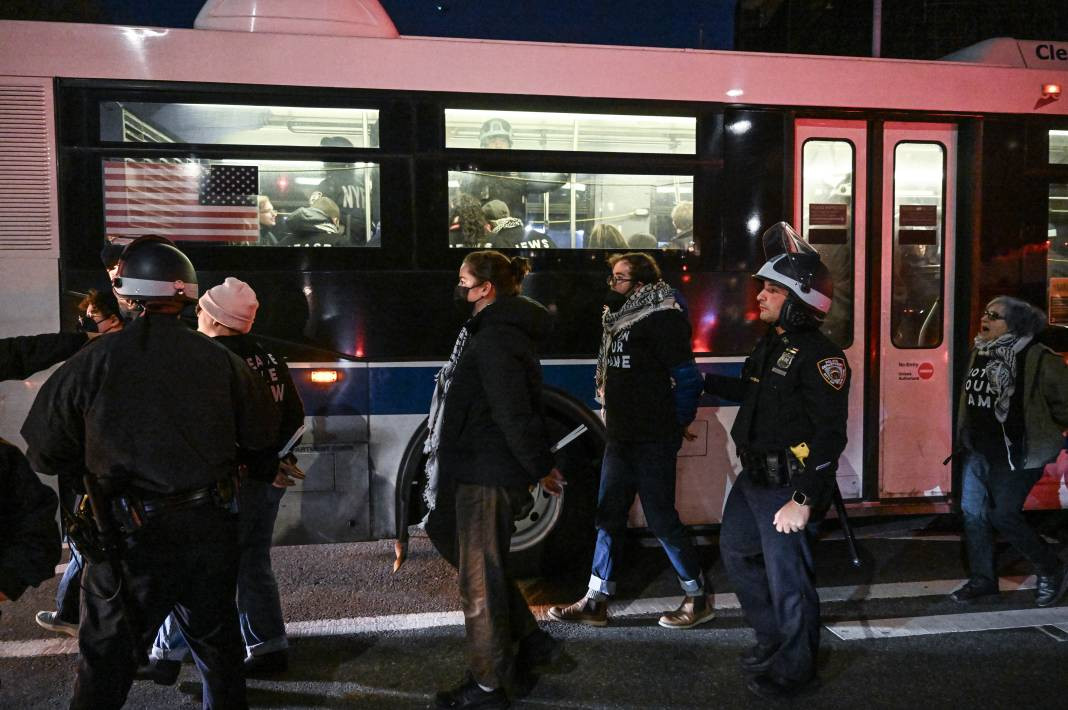 Filistin destekçisi Yahudilerin Amerika’da düzenlediği gösteriye polis müdahale etti - Resim: 7