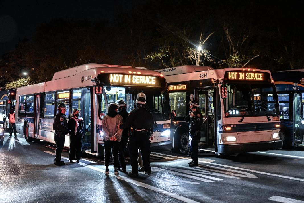 Filistin destekçisi Yahudilerin Amerika’da düzenlediği gösteriye polis müdahale etti - Resim: 6