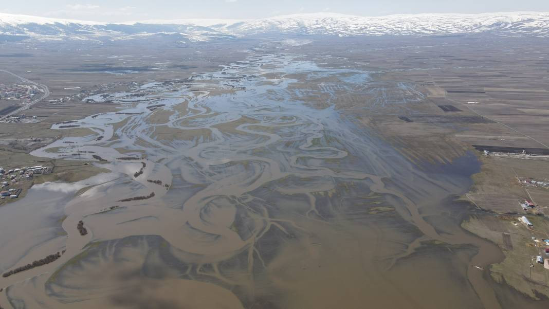 Rekor kar yağdı. Nehir taştı. Ova göle döndü - Resim: 8