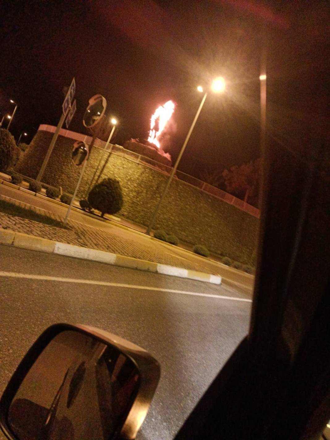 Milli Mücadele kahramanı Köpekçi Nuri Efe'nin heykeli kundaklandı. Elleriniz kırılsın alçaklar - Resim: 8