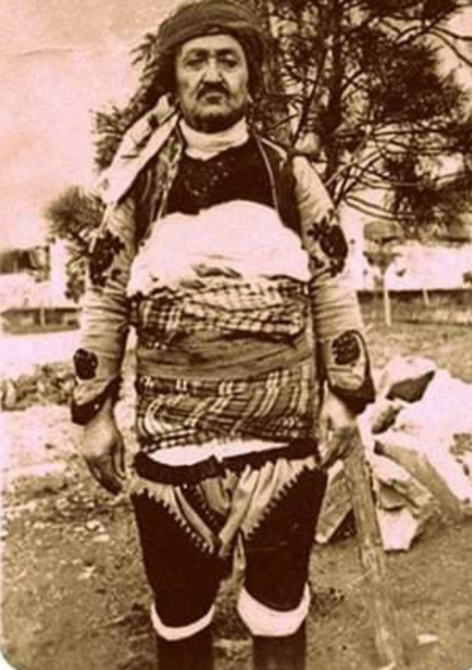 Milli Mücadele kahramanı Köpekçi Nuri Efe'nin heykeli kundaklandı. Elleriniz kırılsın alçaklar - Resim: 9