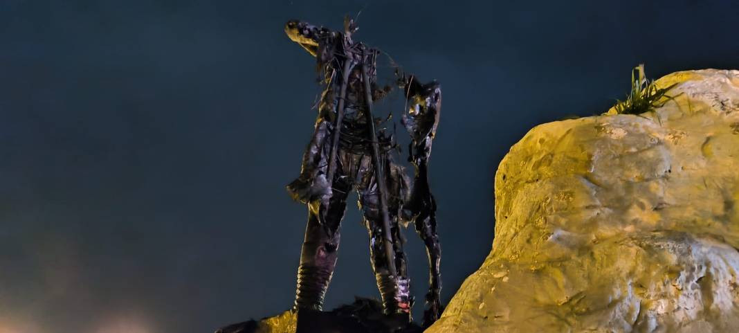 Milli Mücadele kahramanı Köpekçi Nuri Efe'nin heykeli kundaklandı. Elleriniz kırılsın alçaklar - Resim: 4