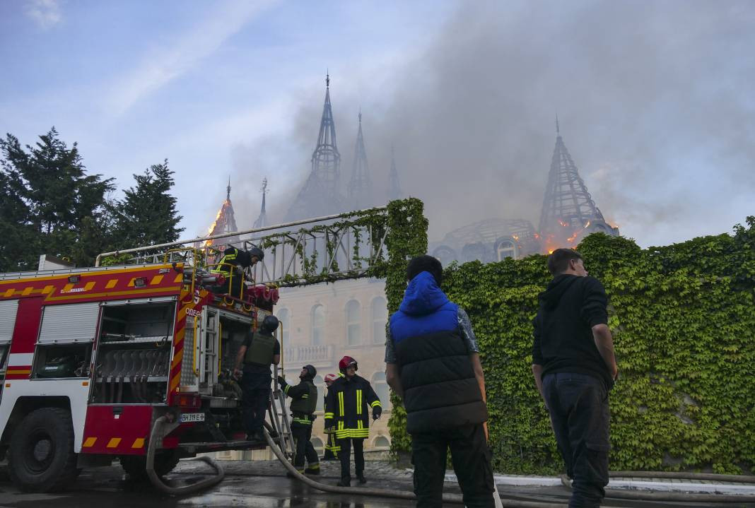 Rusya Ukrayna'daki Harry Potter Kalesi’ni vurdu - Resim: 2