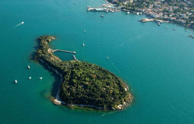 İstanbul'da yağma bu defa adalarda başladı. Vakıflar buraları ihaleye çıkardı - Resim: 13