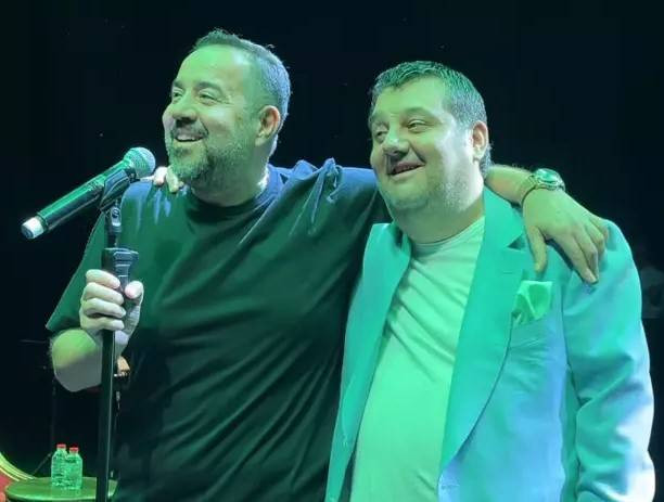 Ata Demirer kardeşi Cenk Demirer'le pozunu paylaştı. 'Çok benziyorlar' - Resim: 2