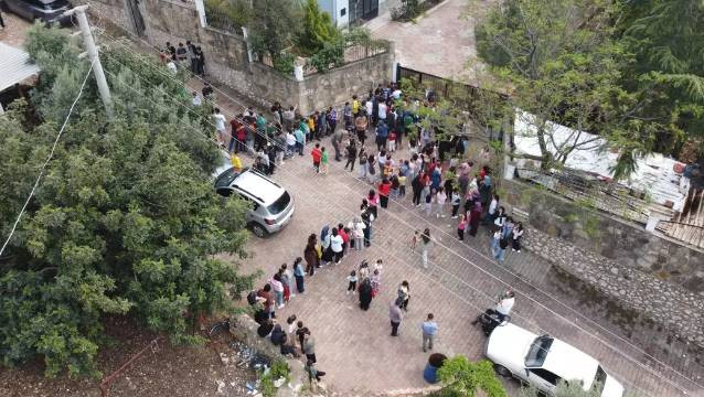 Bayram harçlığı kuyruğu. Duyanlar evinin önüne geldi - Resim: 3