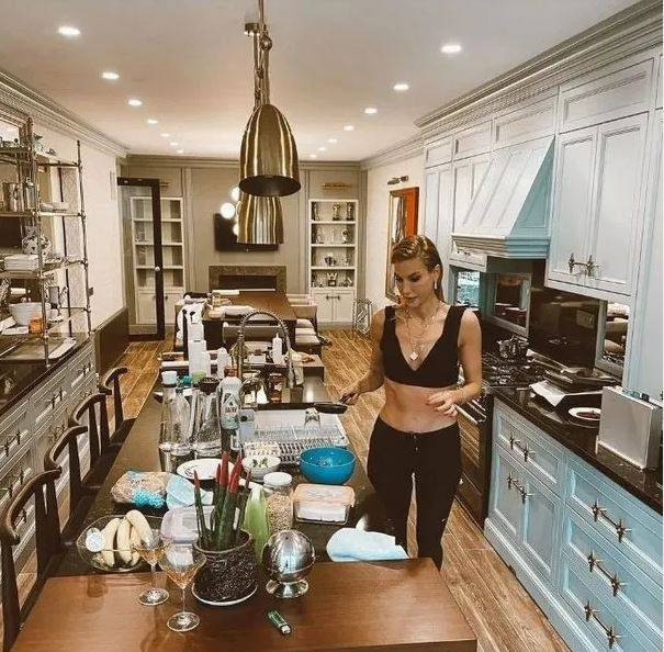 Çağla Şıkel’in lüks villası parmak ısırttı. 9 odalı saray yavrusu evi var - Resim: 11