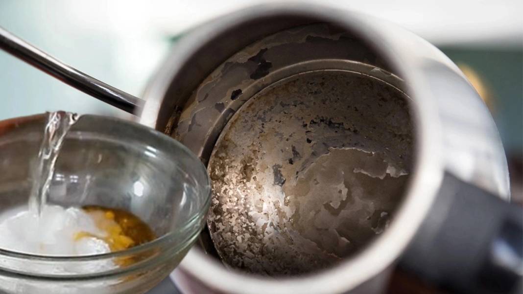 Kireçlenmiş demliğin nasıl temizleneceği ortaya çıktı. Çaydanlıklar anında ışıl ışıl parlayacak - Resim: 3