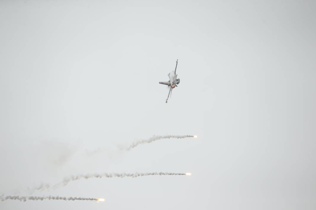 Çanakkale Kara Savaşları Yıldönümü'nde SOLOTÜRK'ten gösteri uçuşu - Resim: 9