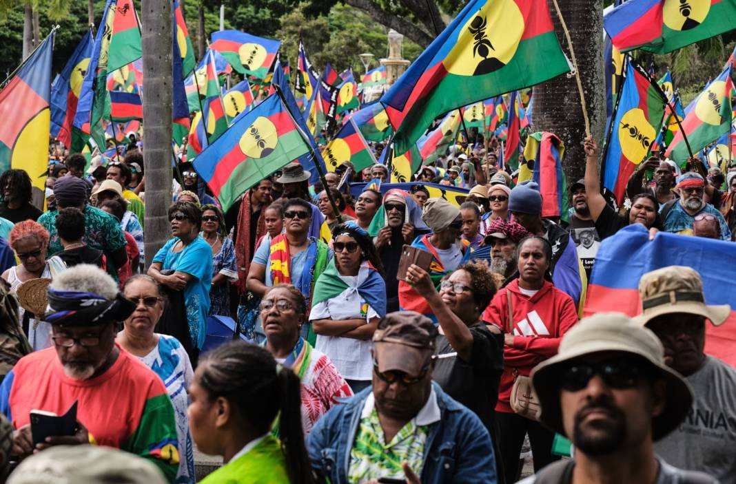 Azerbaycan bayraklarının Yeni Kaledonya'da ne işi var? - Resim: 7