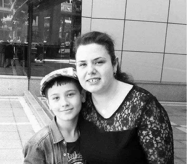 Ebru Gündeş’in sır gibi sakladığı kız kardeşi ortaya çıktı. Görenler ‘Ebru’nun ikizi mi?’ Diyor - Resim: 12