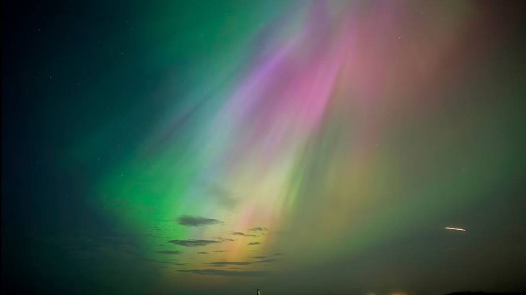 Gökyüzünde renk şöleni. Bu fotoğrafları görmeden ölmeyin - Resim: 1