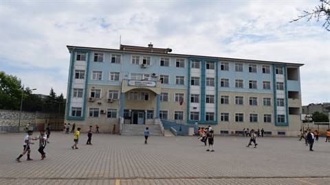 Öğrencisinin hayatını Heimlich manevrasıyla kurtardı - Resim: 1