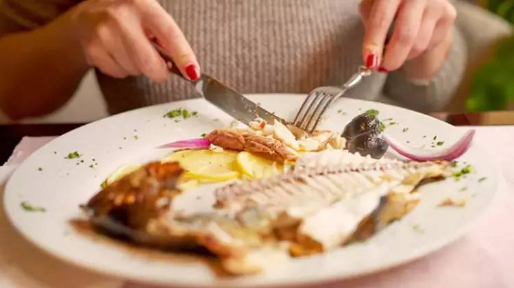 Boğazınıza balık kılçığı kaçarsa sakın bunları yapmayın - Resim: 13