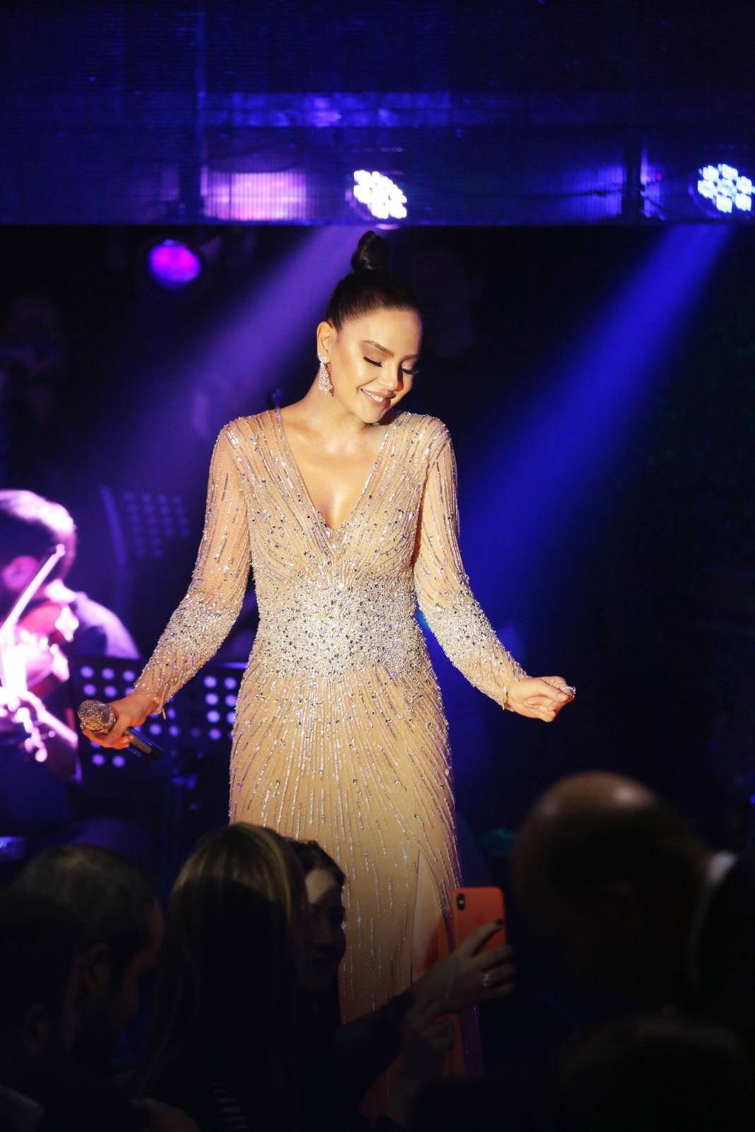 Ebru Gündeş’in sır gibi sakladığı kız kardeşi ortaya çıktı. Görenler ‘Ebru’nun ikizi mi?’ Diyor - Resim: 9