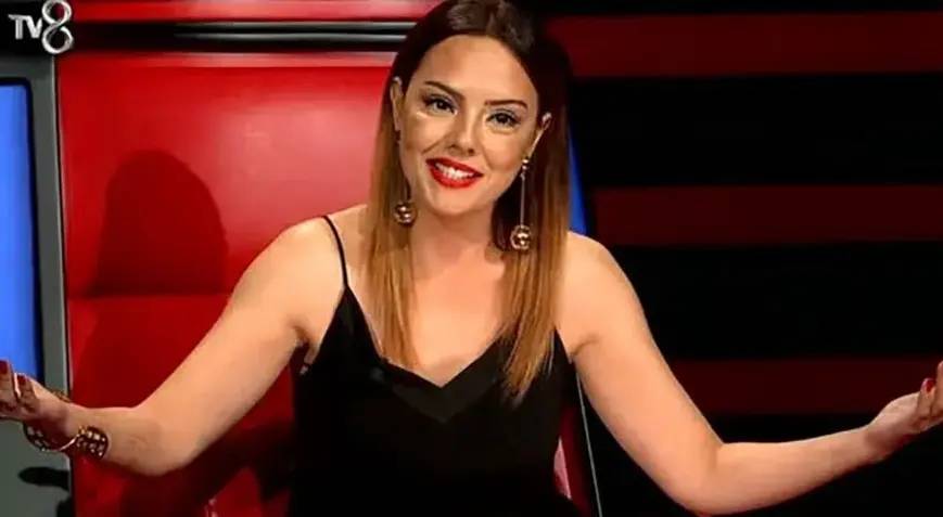 Ebru Gündeş’in sır gibi sakladığı kız kardeşi ortaya çıktı. Görenler ‘Ebru’nun ikizi mi?’ Diyor - Resim: 4