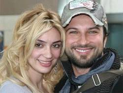 Tarkan’la yaşadığı aşkla tanınan Bilge Öztürk kendisinden 22 yaş küçük sevgiliyle dudak dudağa - Resim: 7