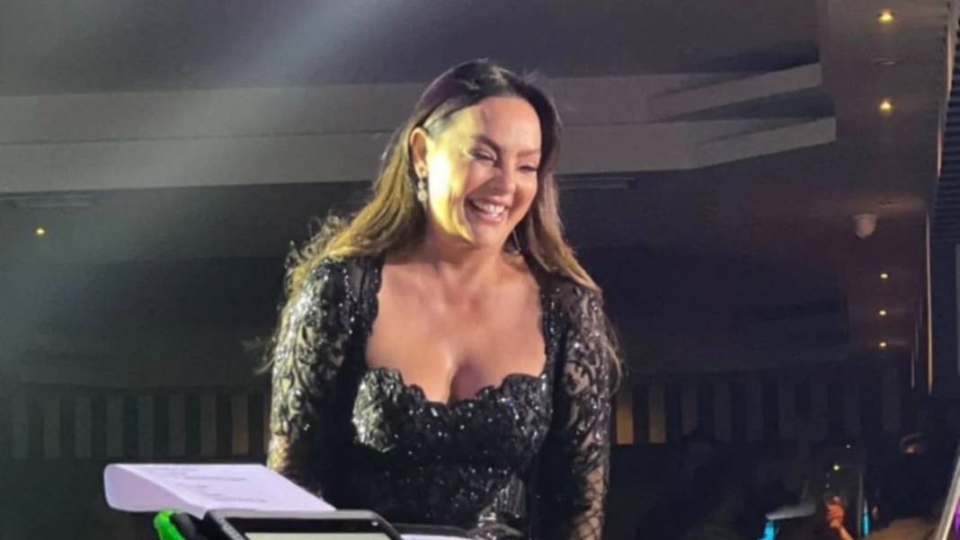 Ebru Gündeş’in sır gibi sakladığı kız kardeşi ortaya çıktı. Görenler ‘Ebru’nun ikizi mi?’ Diyor - Resim: 5