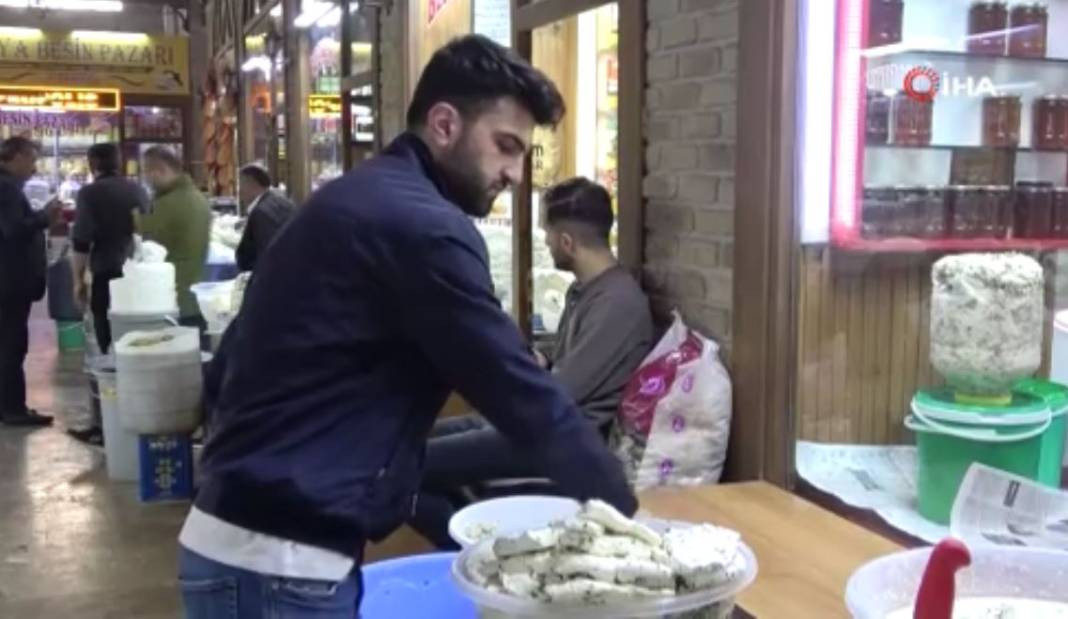 Sofraların vazgeçilmezi 200 TL'den satışta! Dağlardan toplanan bitkilerden yapılıyor - Resim: 3