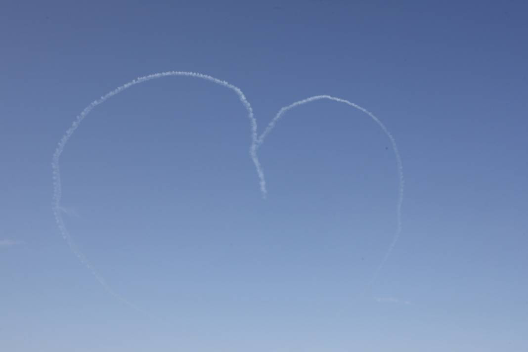 İlk kez gösteri uçuşu yaptı. HÜRJET kendine hayran bıraktı - Resim: 17