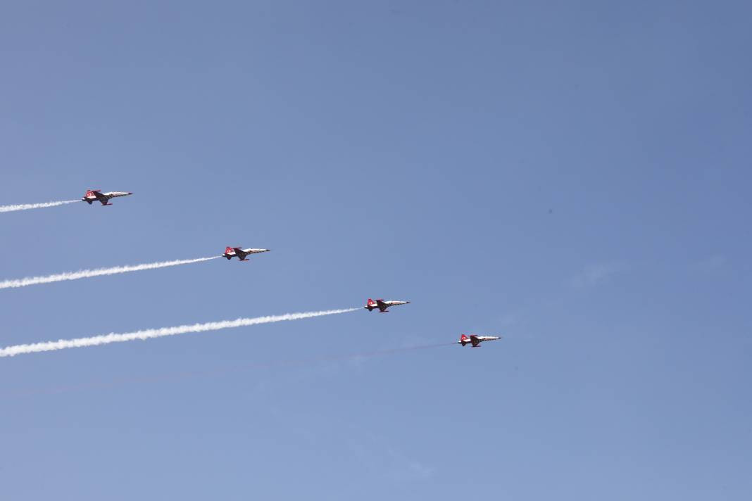 İlk kez gösteri uçuşu yaptı. HÜRJET kendine hayran bıraktı - Resim: 18