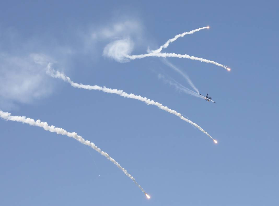 İlk kez gösteri uçuşu yaptı. HÜRJET kendine hayran bıraktı - Resim: 29