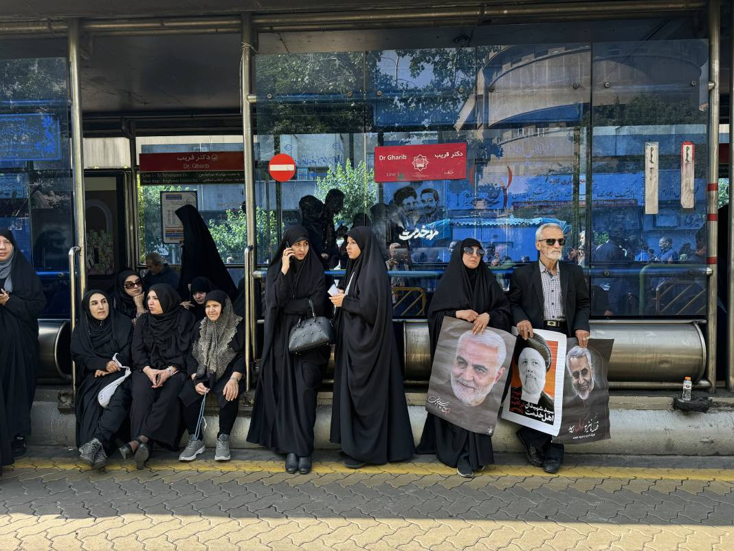 Reisi’nin cenaze töreninden çarpıcı fotoğraflar - Resim: 1